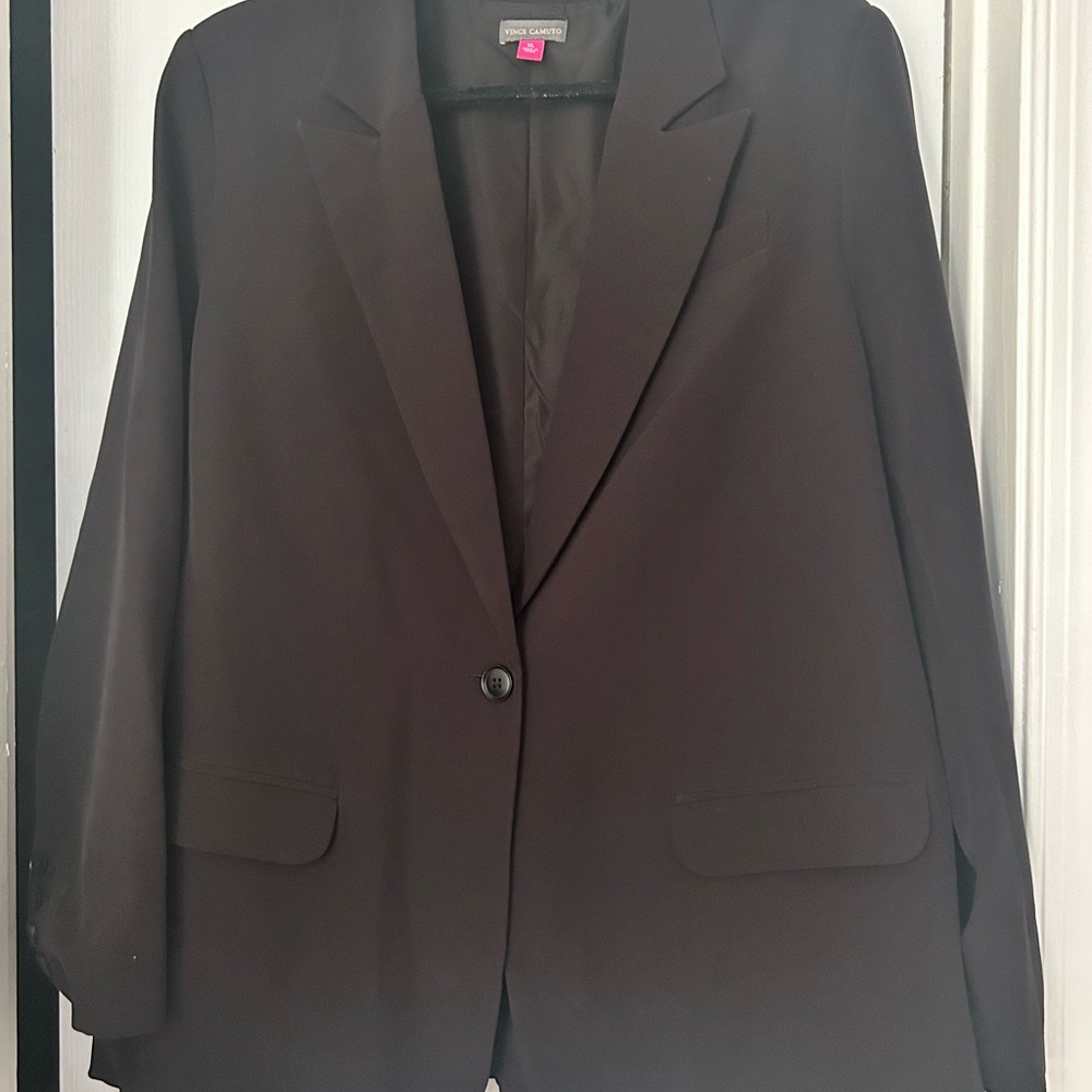 VINCE CAMUTO LONG SLEEVE BLACK BLAZER